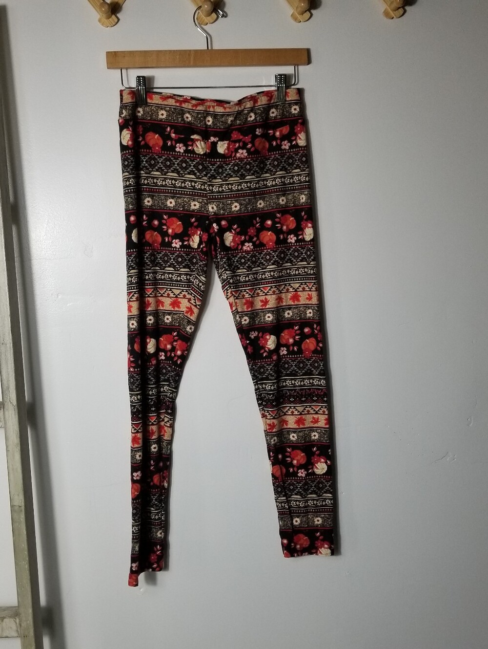 CELEBRATE HALLOWEEN WOMEN'S FALL LEGGINGS SIZE SMALL